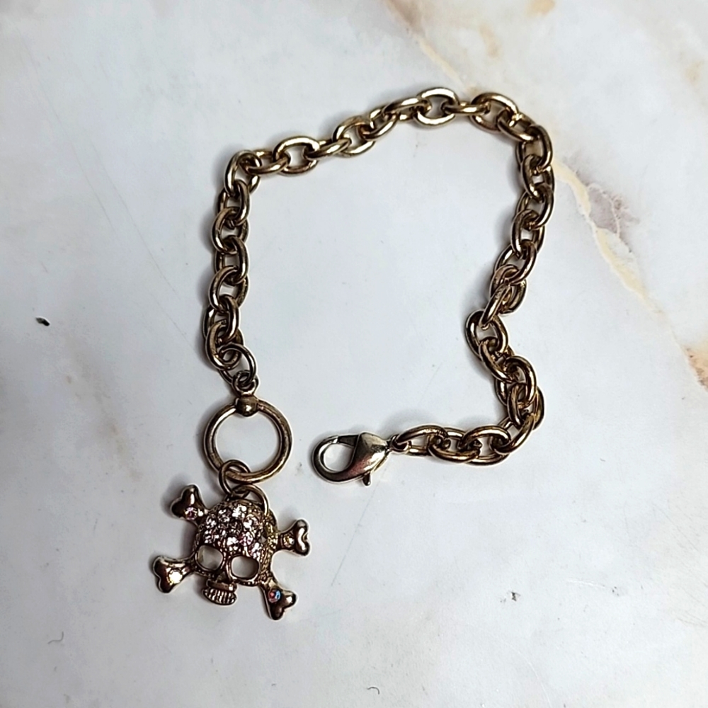 Skull charm fashion bracelet 🔥 5/$25 Bundle Sale 🔥